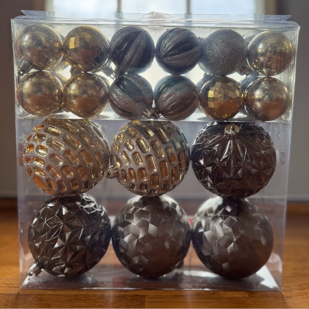 30 Shatterproof Ornaments